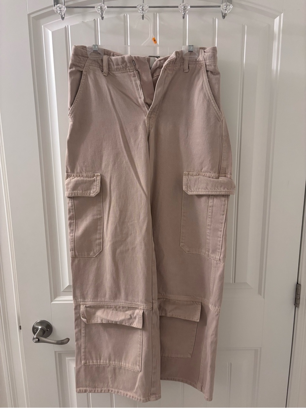 Zara Wide-Leg Cargo Jeans in Light Beige